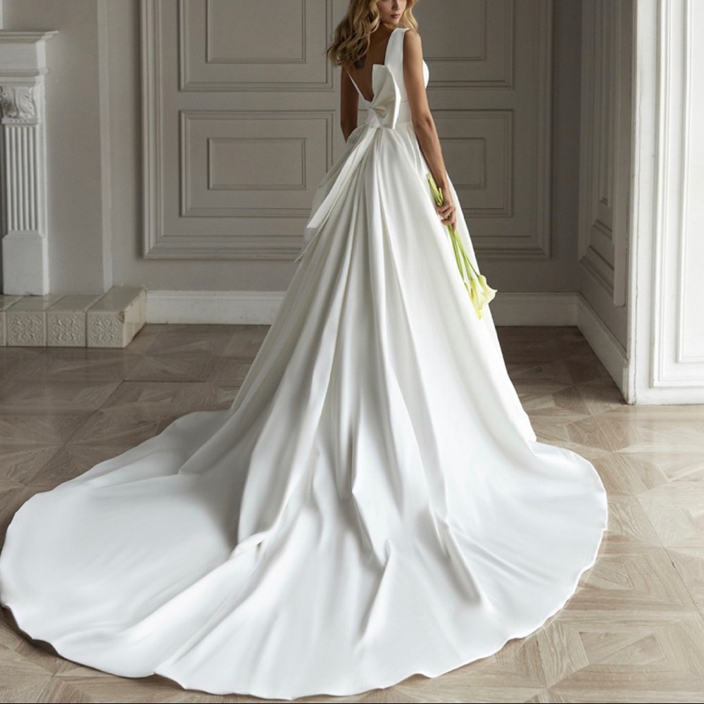 Cream and White Sleeveless V-Neck Wedding Gown